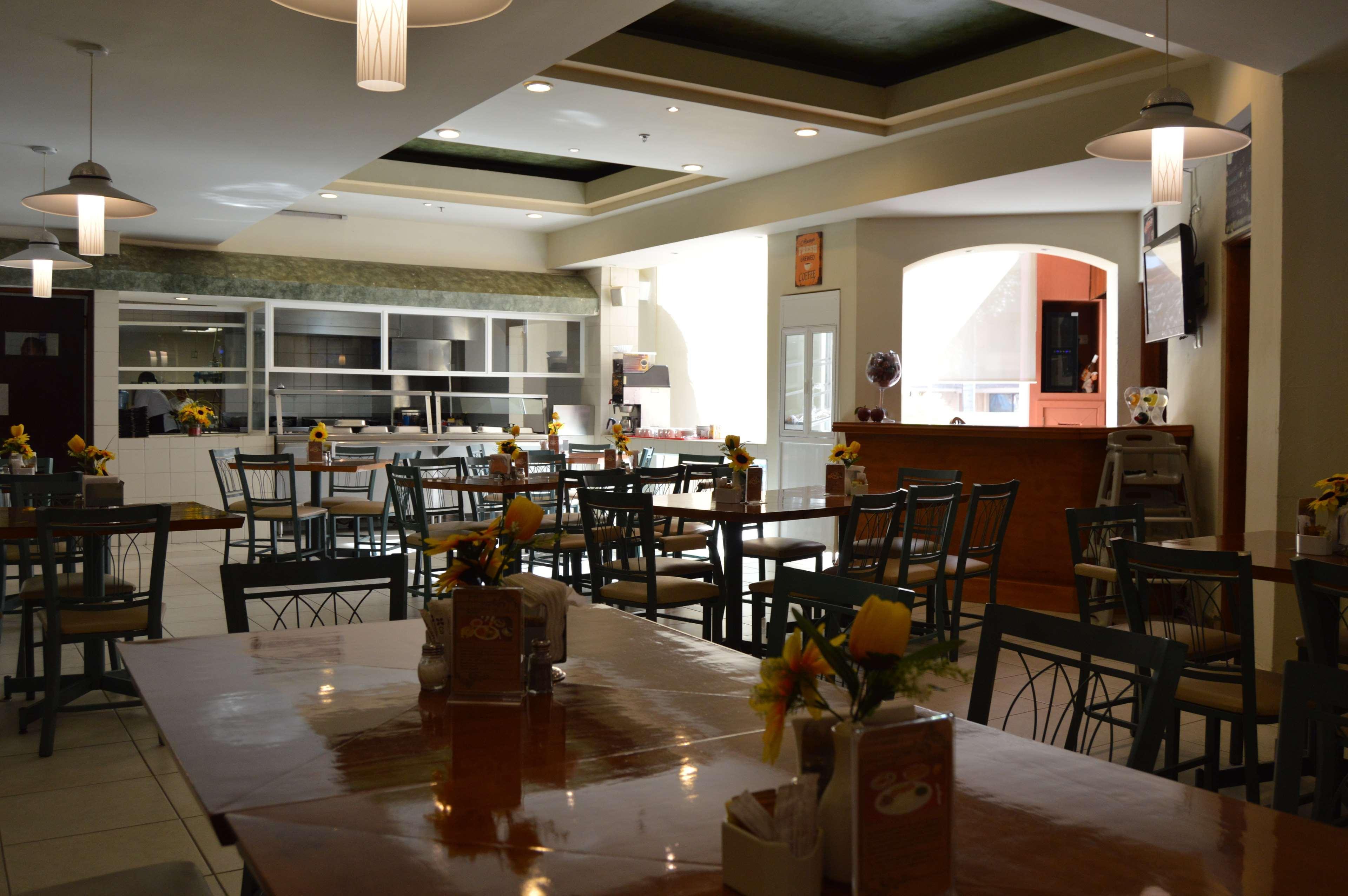 Best Western Bazarell Inn Montemorelos Buitenkant foto
