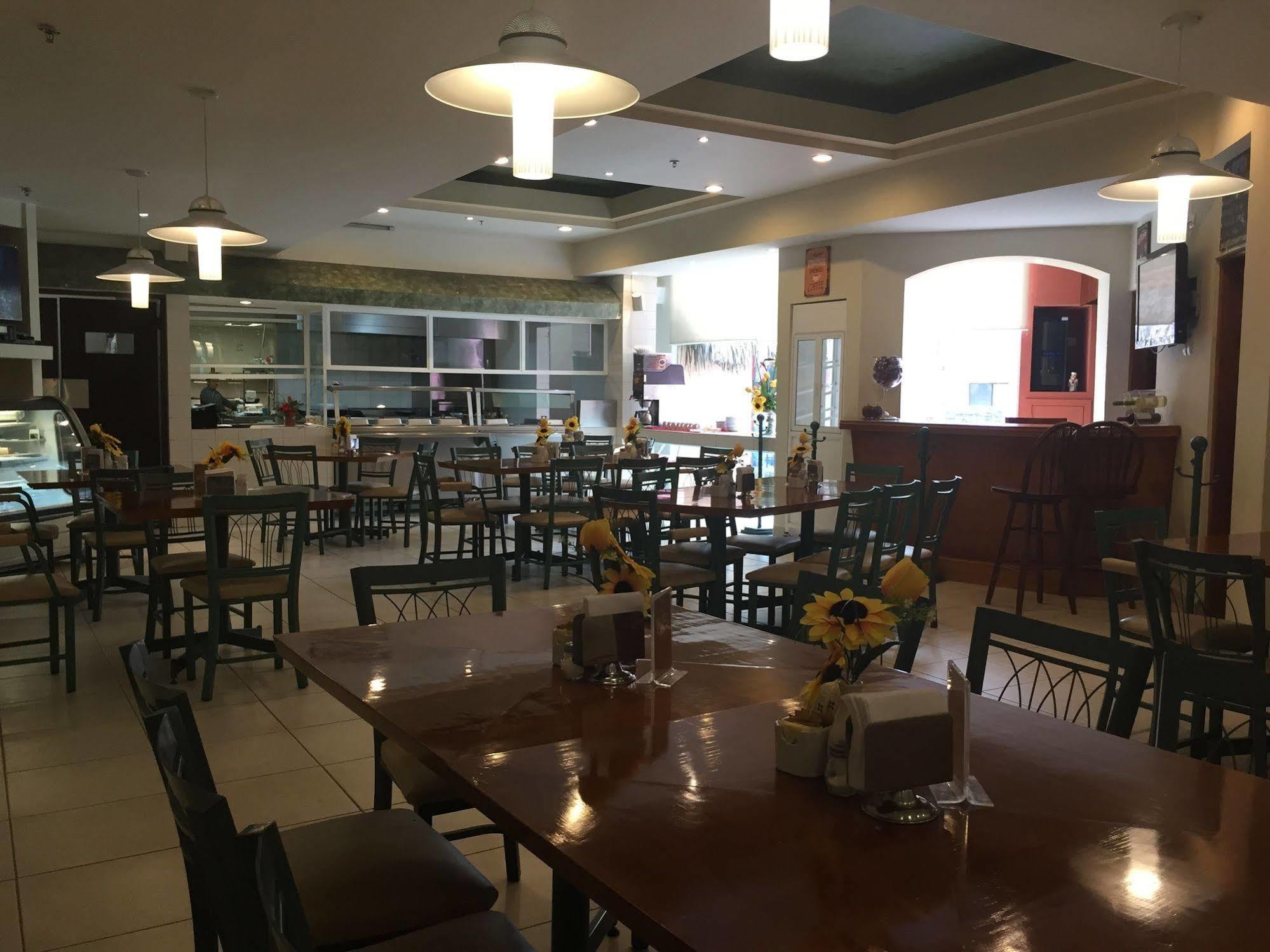 Best Western Bazarell Inn Montemorelos Buitenkant foto