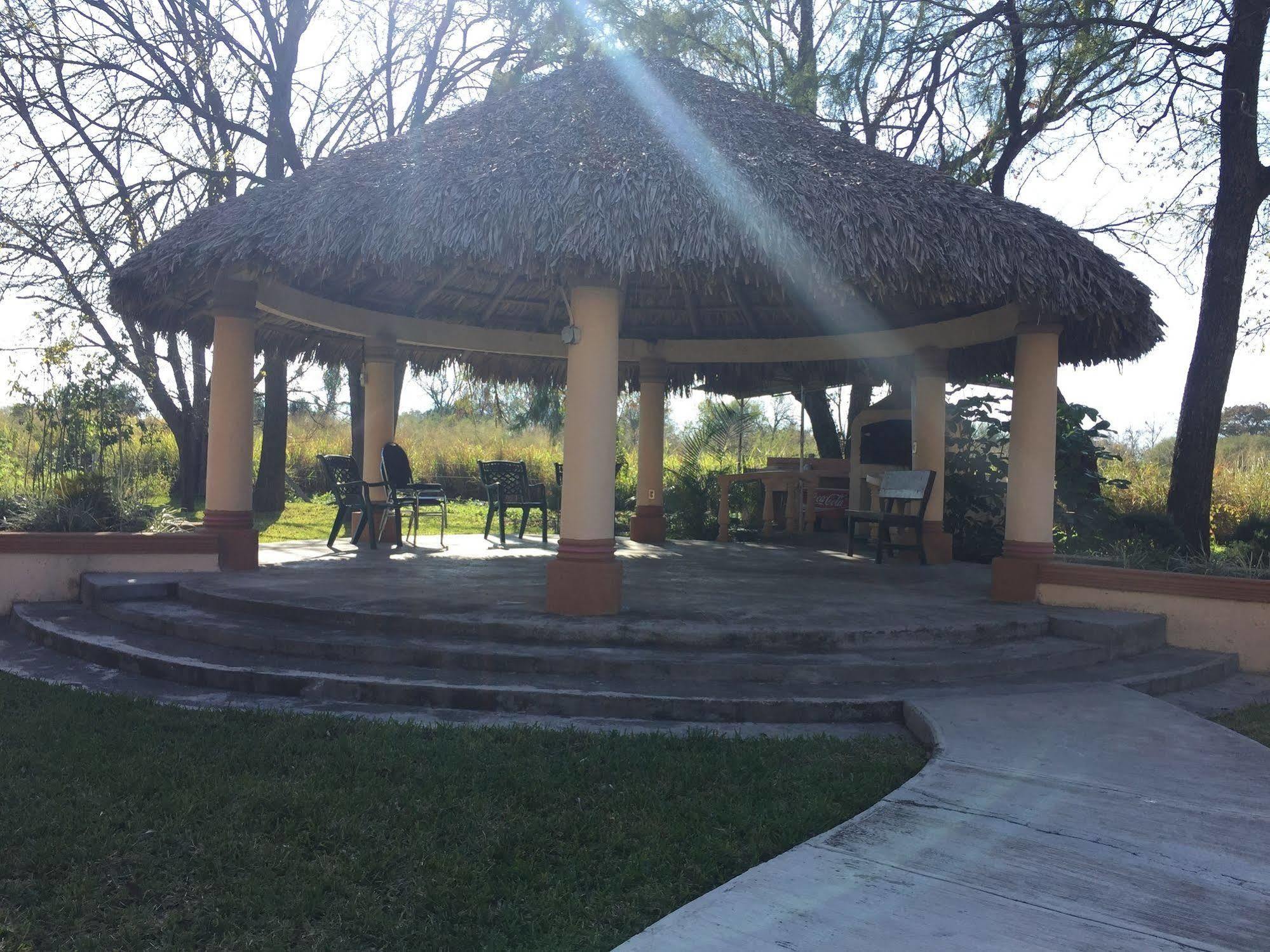 Best Western Bazarell Inn Montemorelos Buitenkant foto